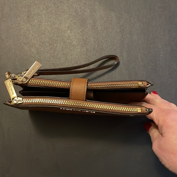 Michael Kors Jet Set Double-Zip Wallet - Picture 4 of 6